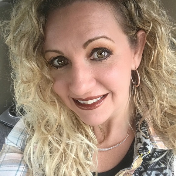 Meet your Posher, Michele - Picture 1 of 1